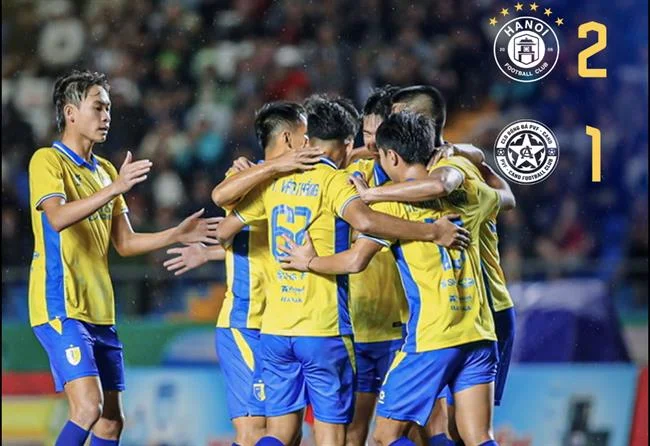 Hình ảnh hoàn trả tiền cược hàng ngày tại JN88, với biểu tượng tiền xu và sự hài lòng